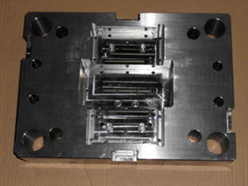 龙里精密塑料模-06